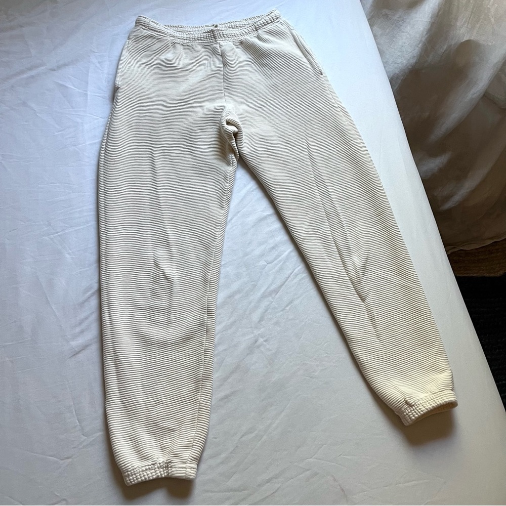 NA NIN ivory cream textured cotton knit elastic waist cropped jogger pants